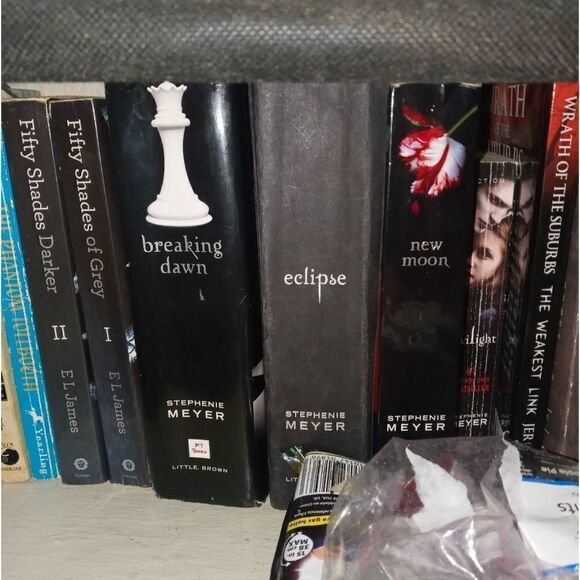 Book bundle of 5🎁 - Picture 4 of 4